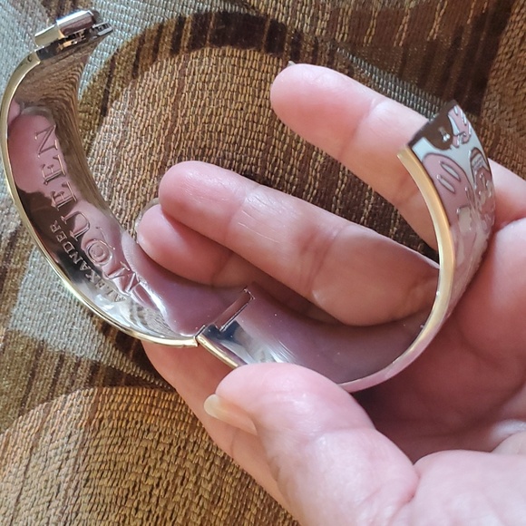 Alexander McQueen - Picture 2 of 6